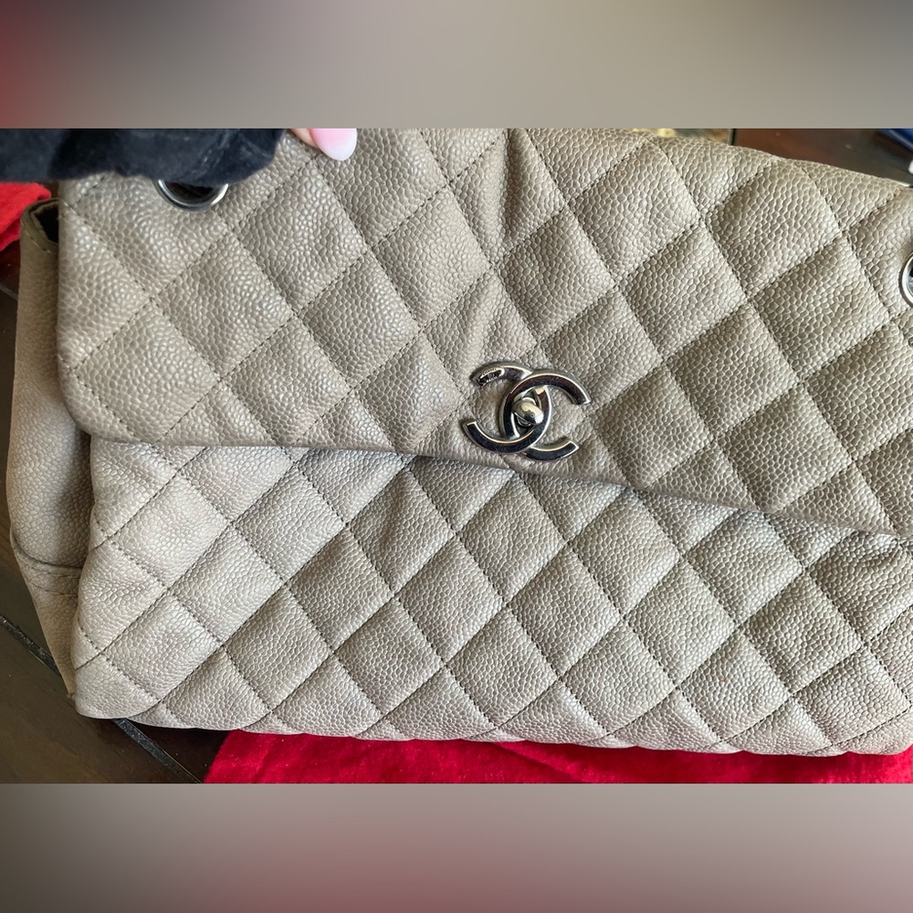 Chanel Portobello leather handbag. Silver clasp